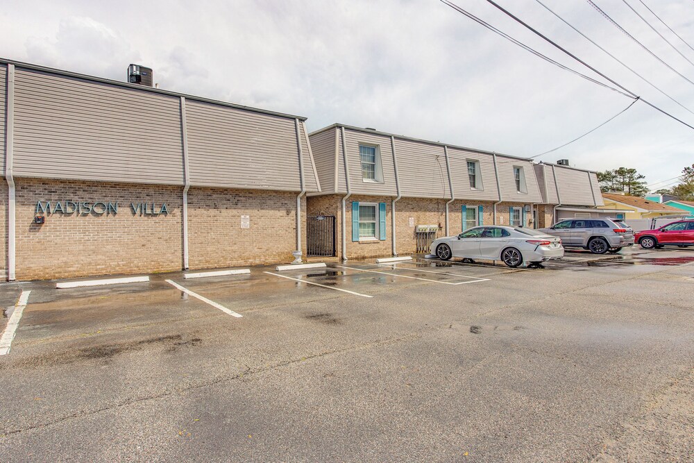 4 Blocks to Ocean: North Myrtle Beach Condo