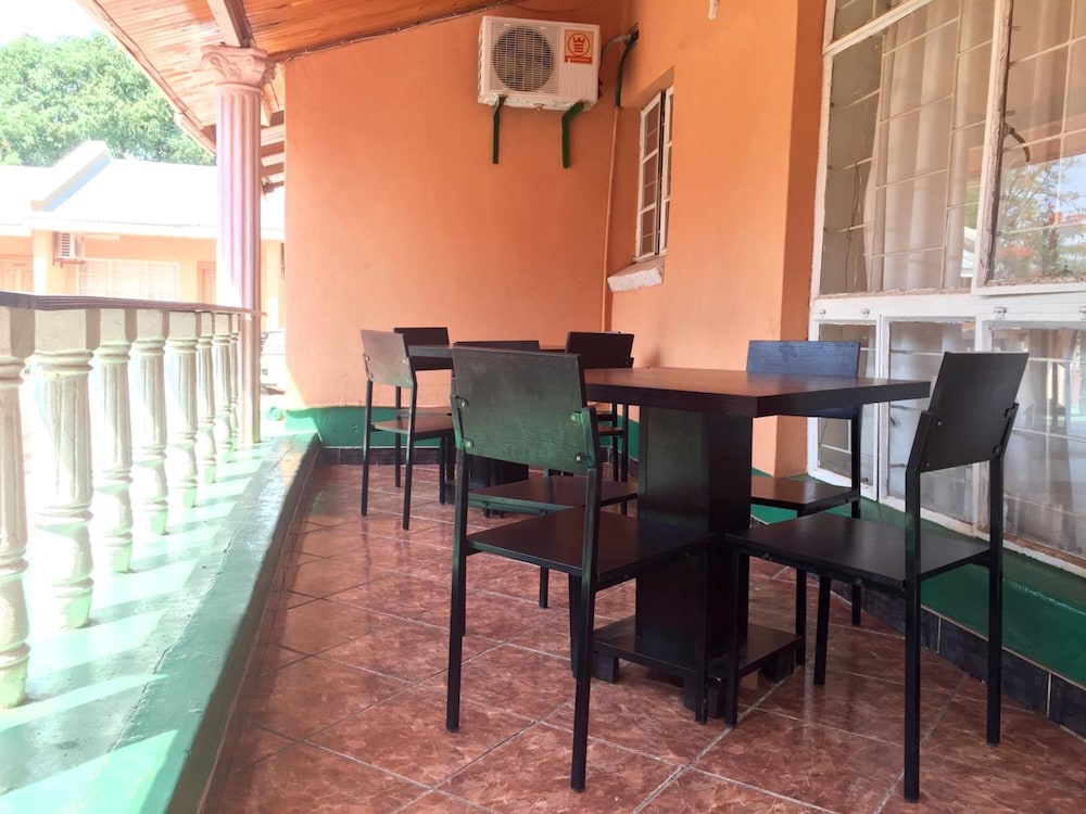 Woodlands Lodge & Tours