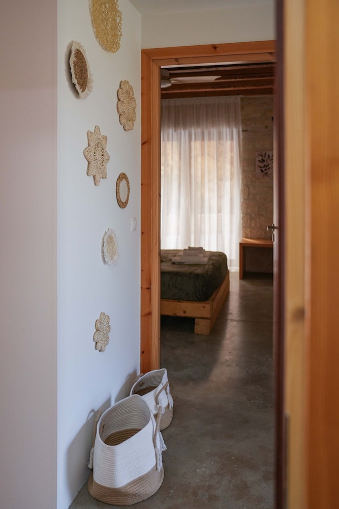 Oliva Emerald Eco - Secluded Off-grid Vineyard Villa