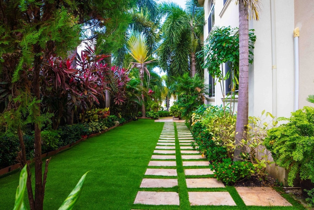 Orchids Palms Luxury Villa Pool Chef Hot Tub Airport Pickup