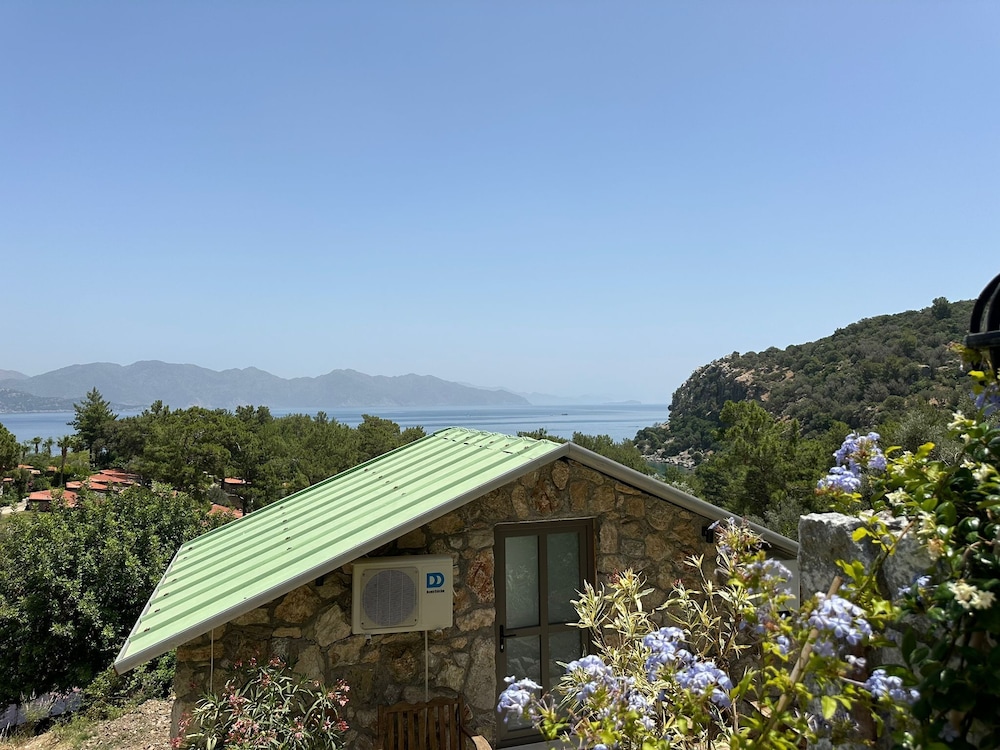 Amos Sea View