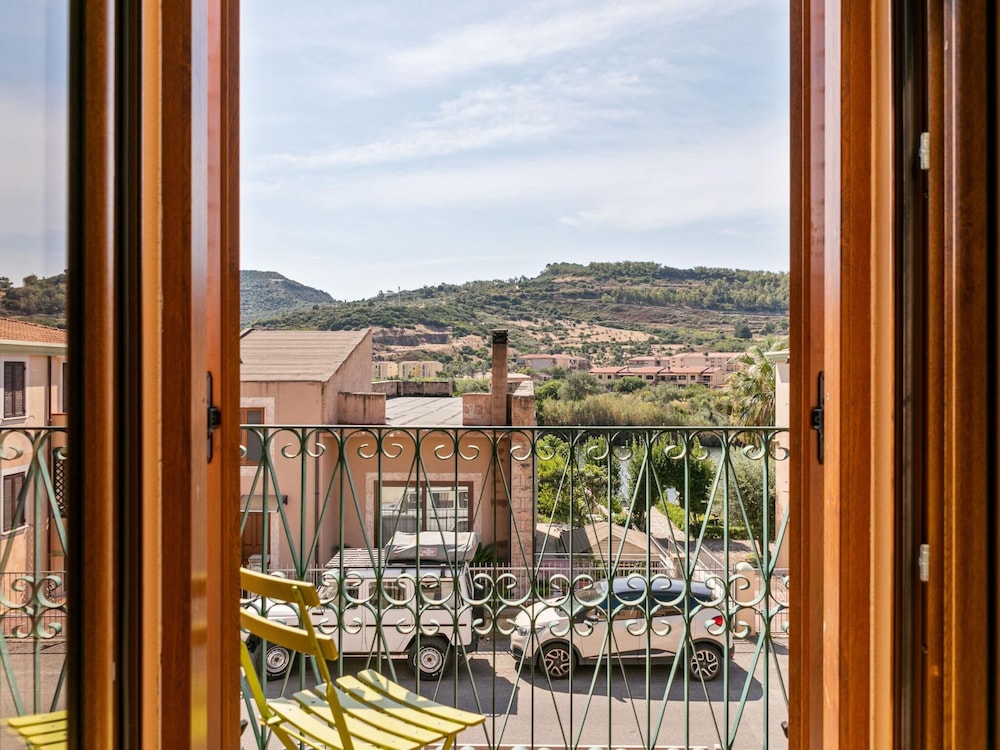 Relaxing Bosa Stay With Veranda photo 4