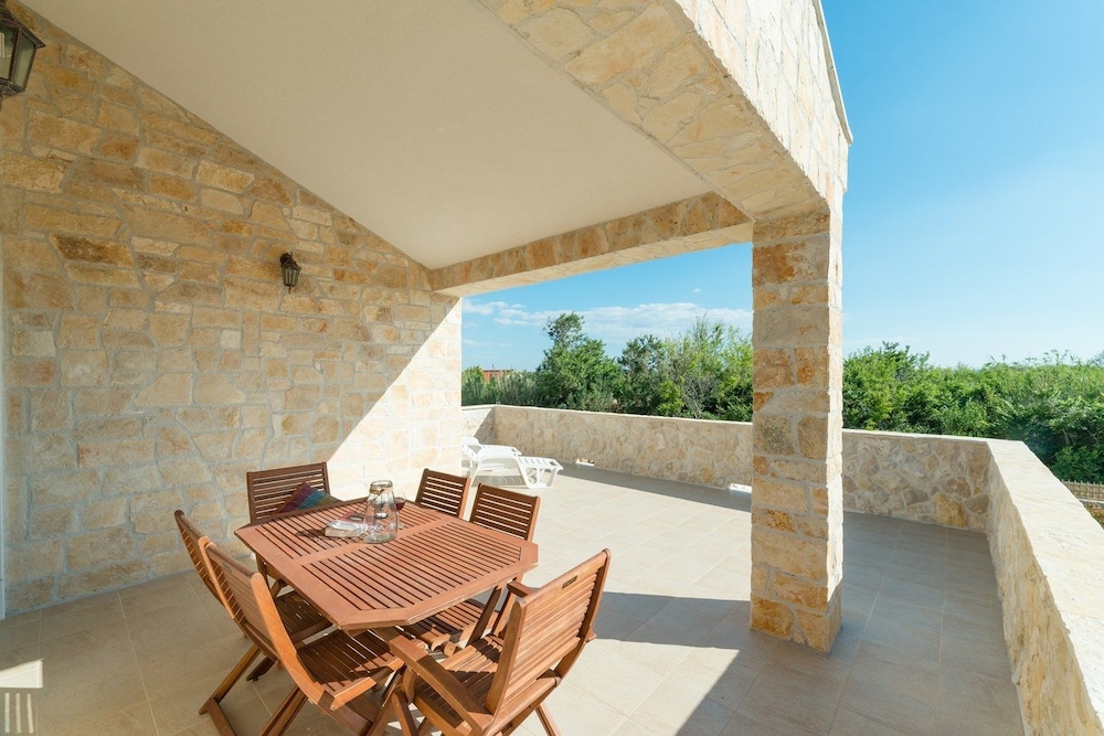 Villa St.vid 1 en Vir — balance & terrace
