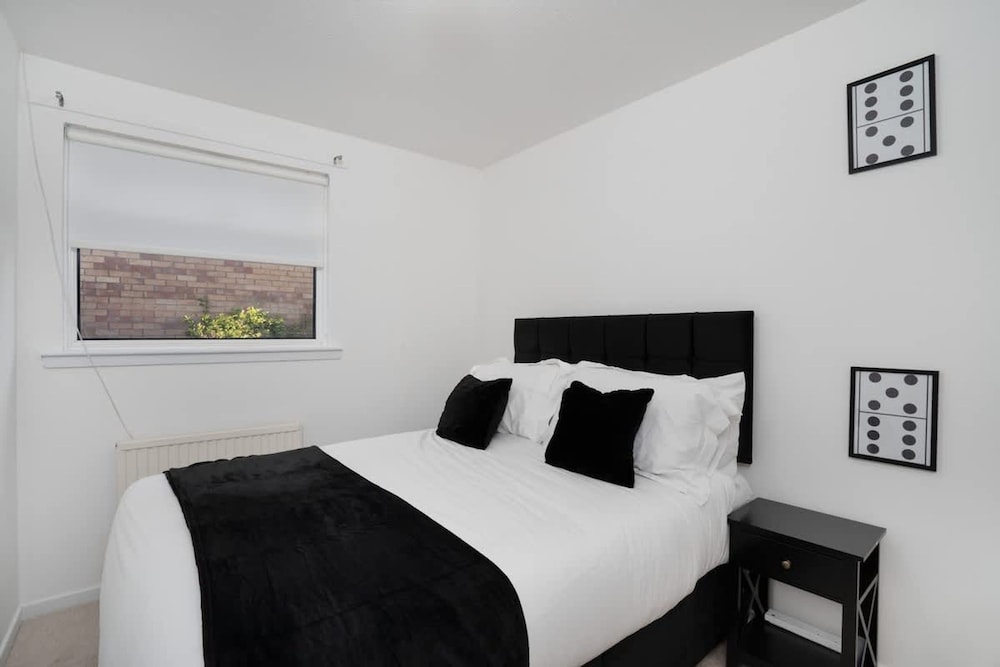 Comfy 3 Bed House - Free Parking