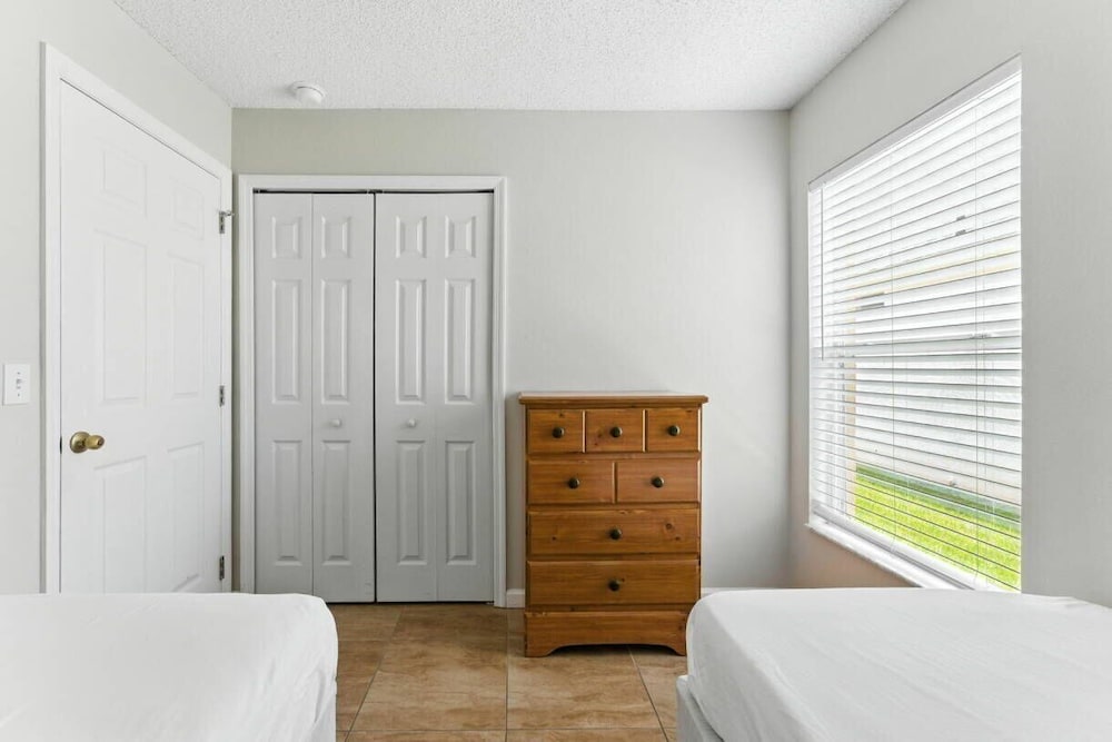 Cozy 4BR Villa w/ Priv Pool Lake Berkley Resort