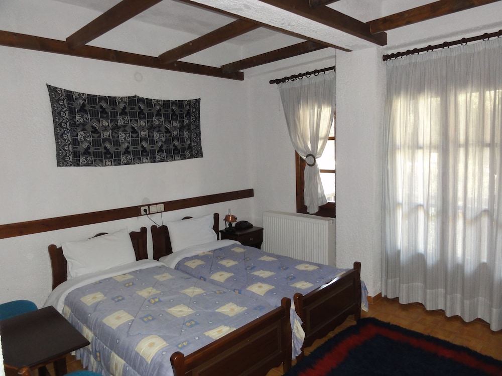 Sintrivanis Mountain photo 3