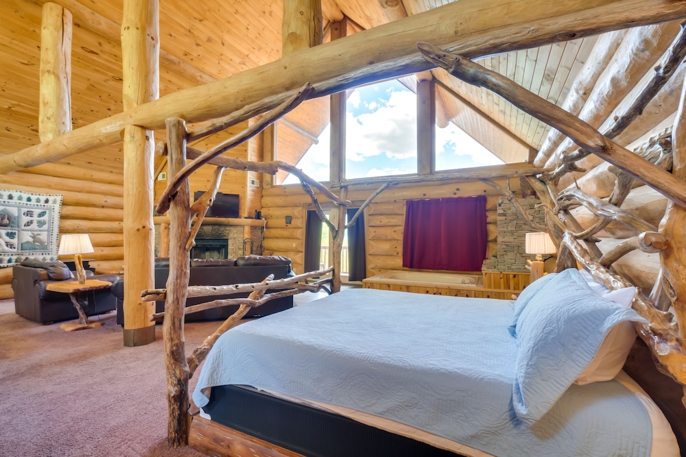 Gatlinburg Cabin w/ Mtn-view Deck ~ 11 Mi to Dtwn view 5