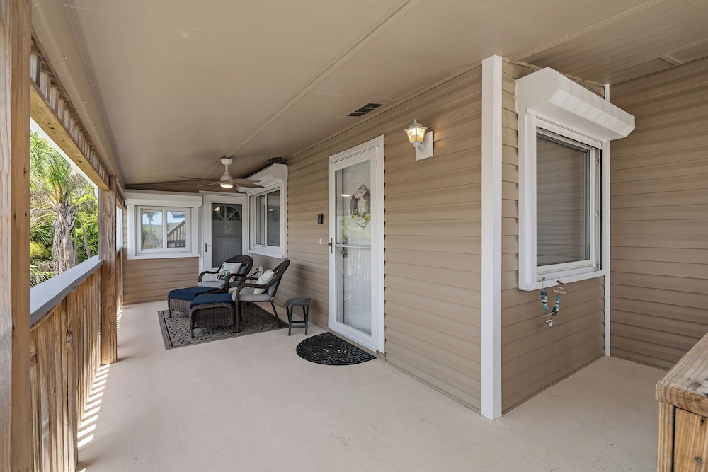 4BR Beach House Spacious Steps From Sand