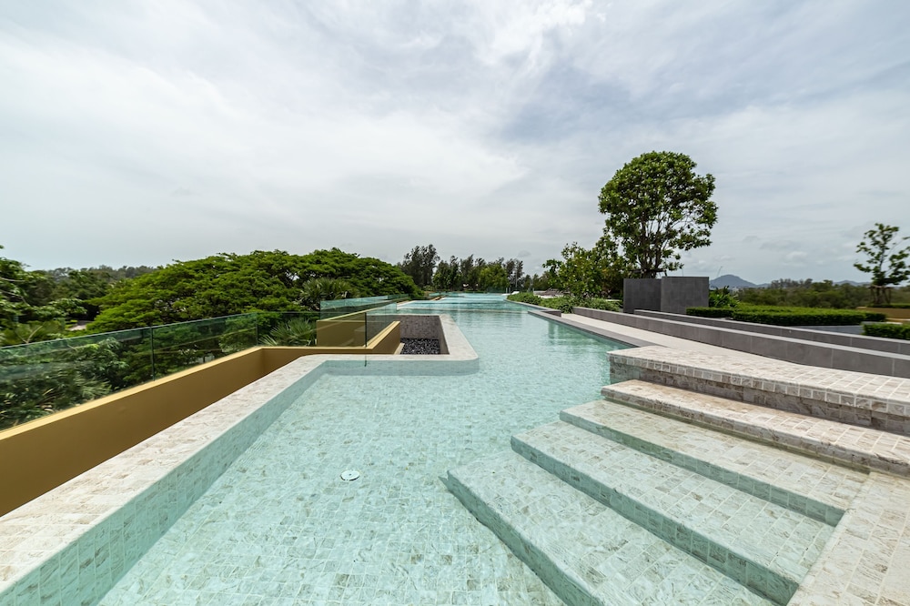Beachside 2BR 200 m to BangTao beach