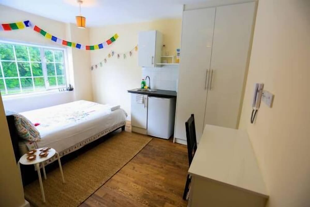 West Drayton Vacations - Sitara House - Property Image 13