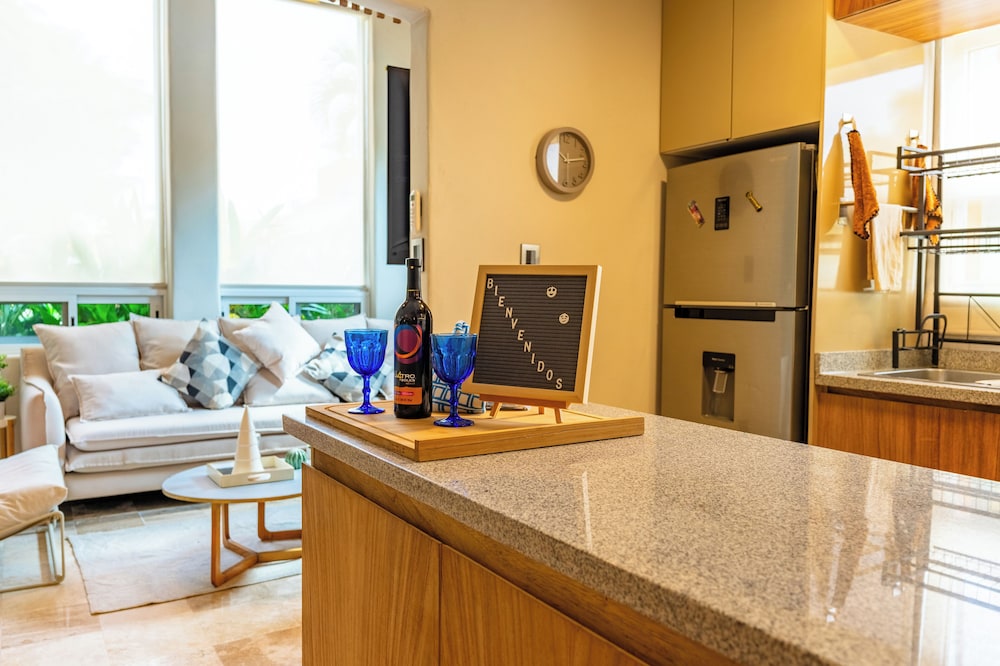 Family Condo with 3 BDR Pool & Hot tub