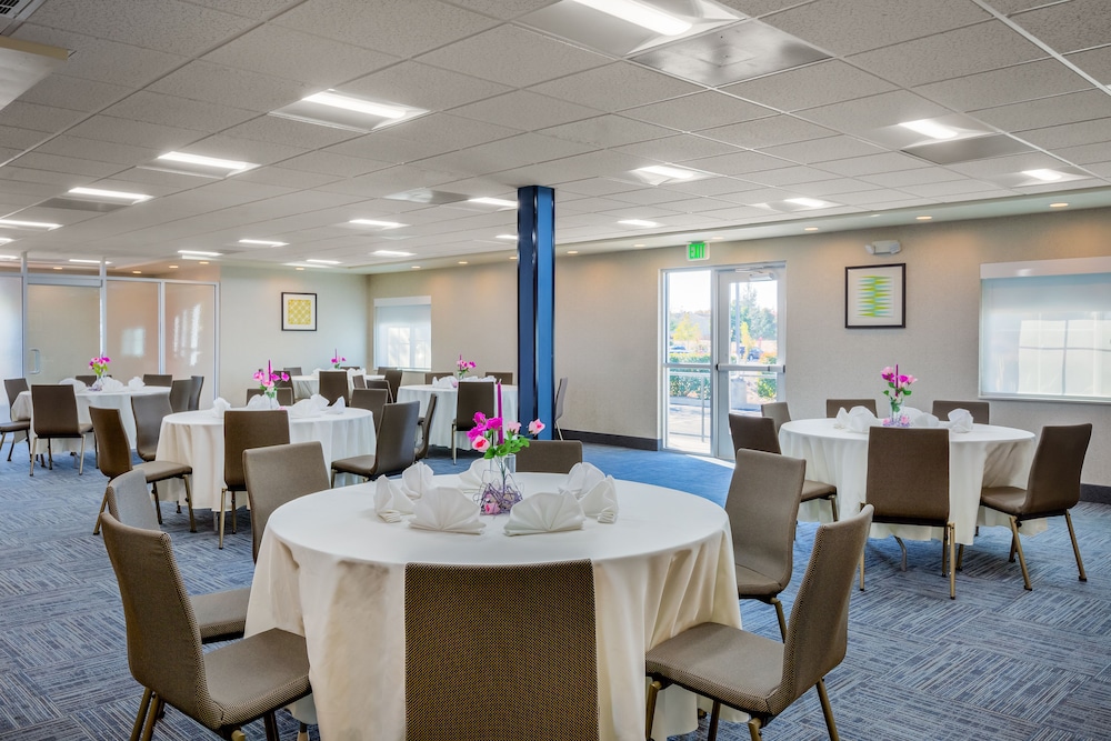 Holiday Inn Express Hotel  Suites Oroville Lake, an IHG Hotel - Property Image 38