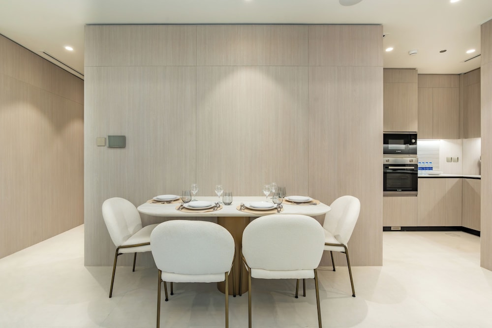 PVH - Sleek 1BR - Pearl House 1