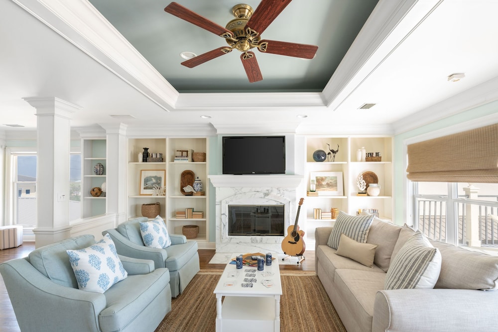 Promenade by Avantstay Beach Front Mansion w Breathtaking Views Pool