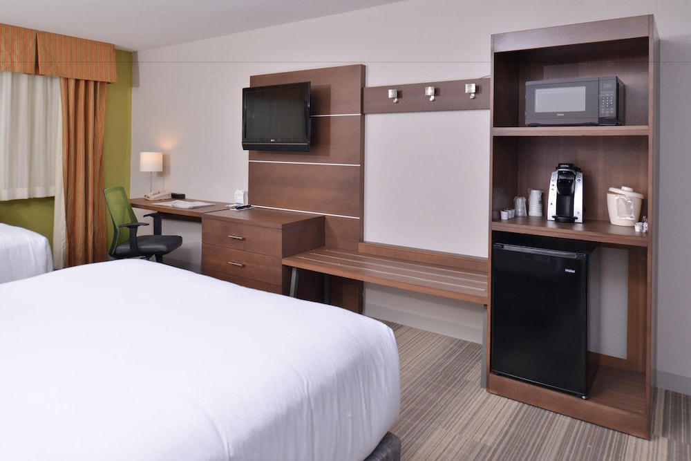 Stevens Point Vacations - Holiday Inn Express and Suites Stevens Point, an IHG Hotel - Property Image 28