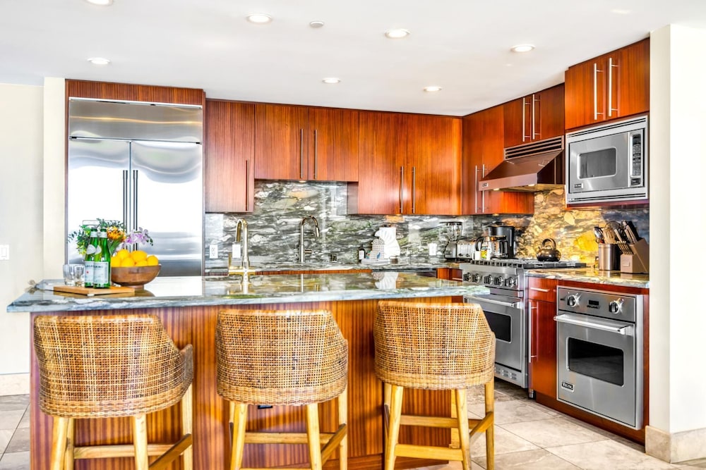 Honua Kai Hokulani 2 Free Rental Cars KBM Resorts Extra Large Lanai 2 Units, 5 Bedrooms HK Ml-1913