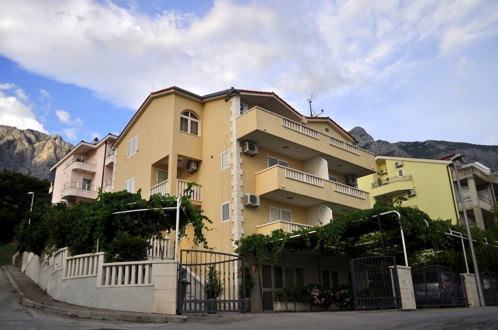 Photo 12