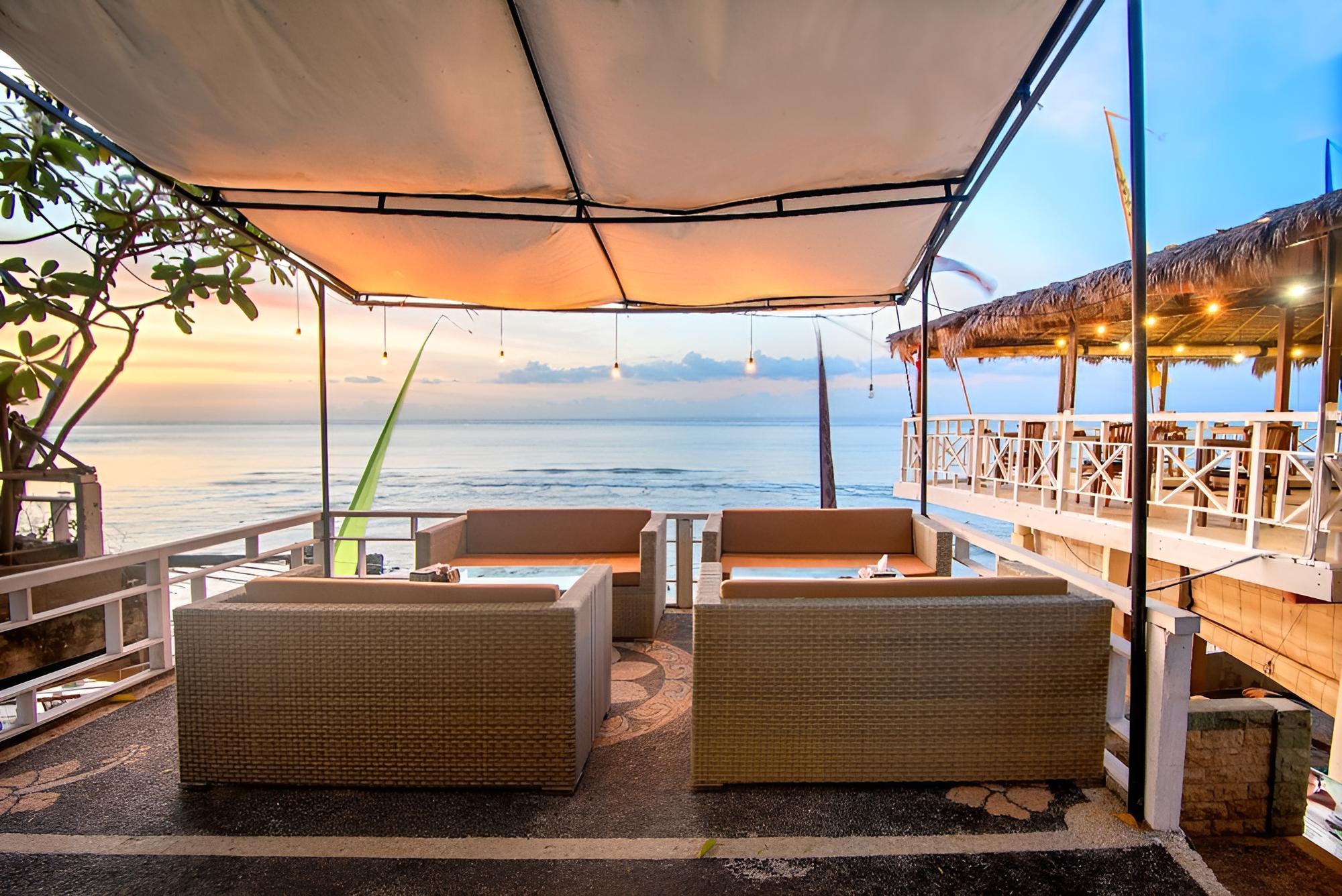 Mushroom Beach Bungalow