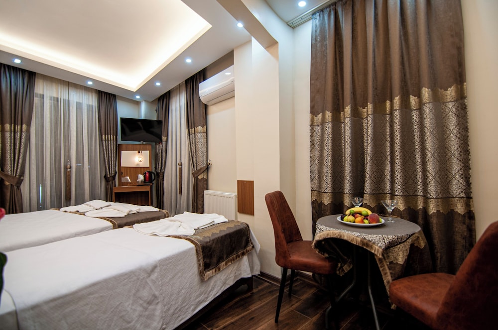 By Historial Hotel - Image 35