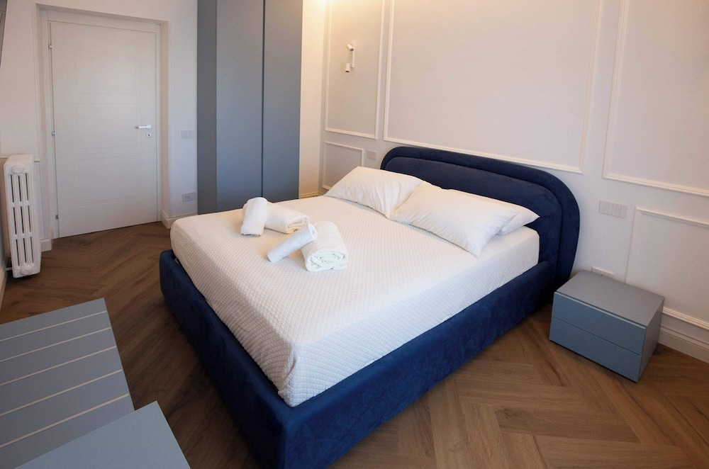 Colosseum Holidays - Luxury 3 Bedroom Apartment
