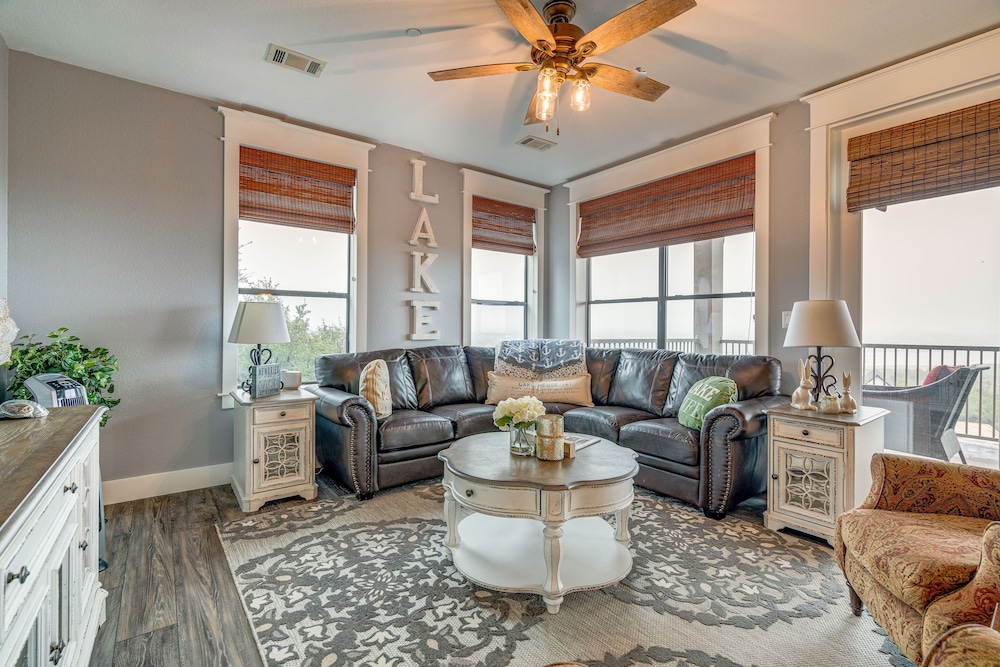 Jonestown Condo on Lake Travis w/ 2 Balconies! - Property Image 6