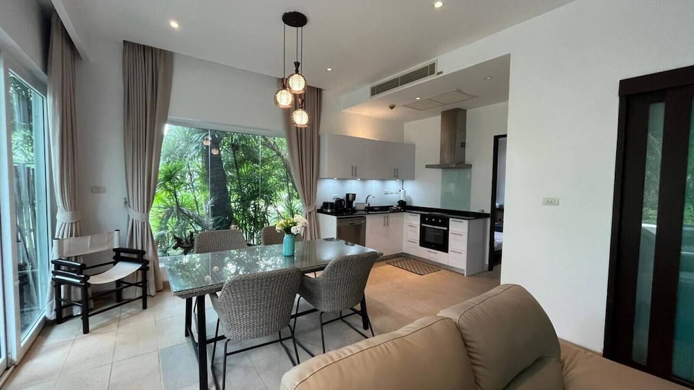 Beachfront and Pool 2 BR Apt- Selina 870