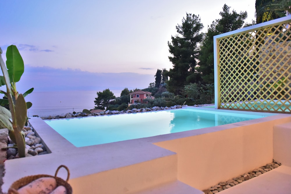 Natura Luxury Villas