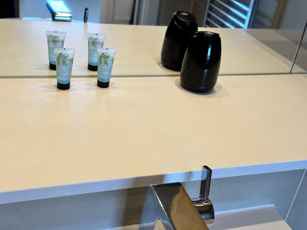 Condo Apartment With Workspace