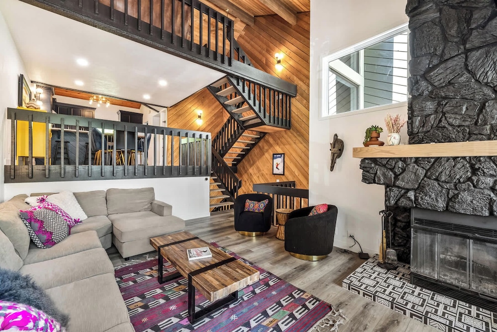 Ridgepoint Retreat Mountain Escape for 8 w/ Resort Amenities
