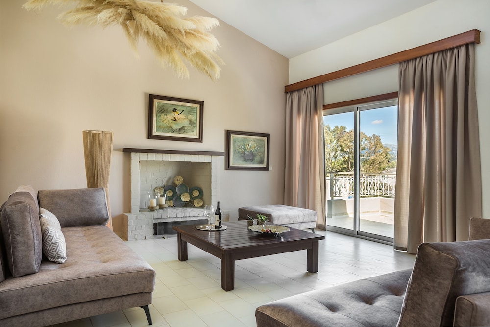 Malibu Studios & Apartments