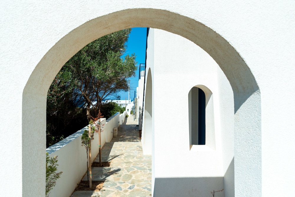 Okirroi Villas