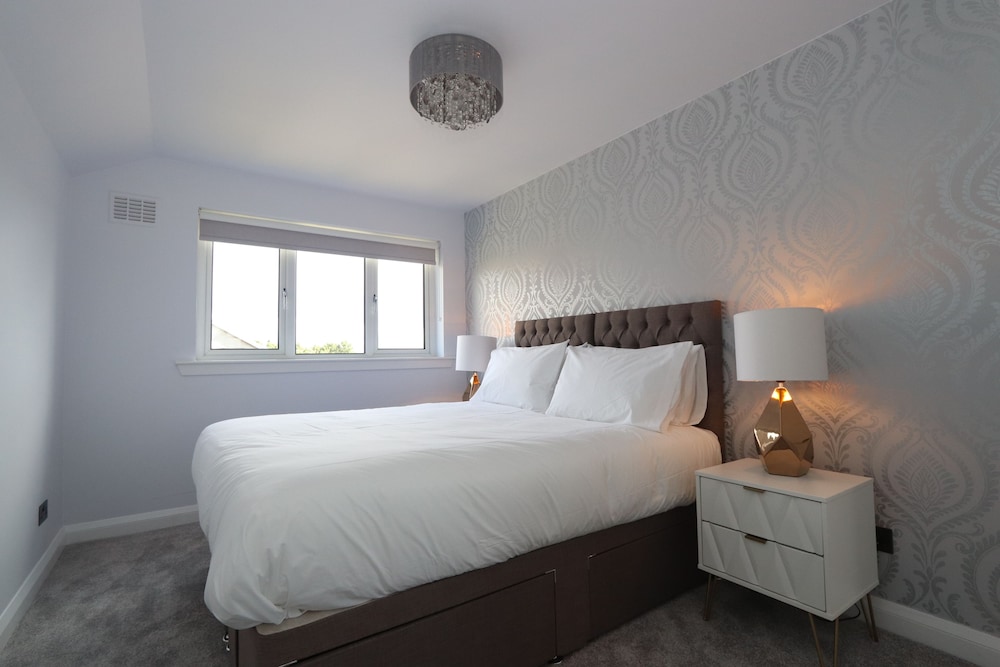 Dunfermline Luxury 3 bedroom house view 4