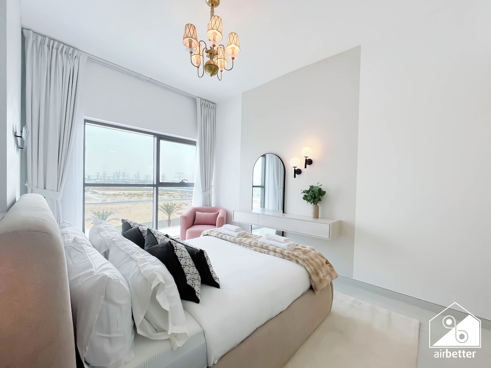 Bright 2bed Family Home: Pool, Gym & Kids Play