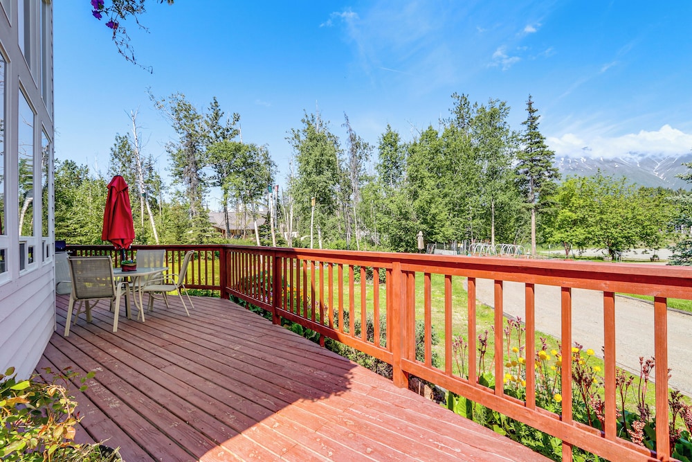Palmer Getaway w/ Mountain Views & Fire Pit! view 3