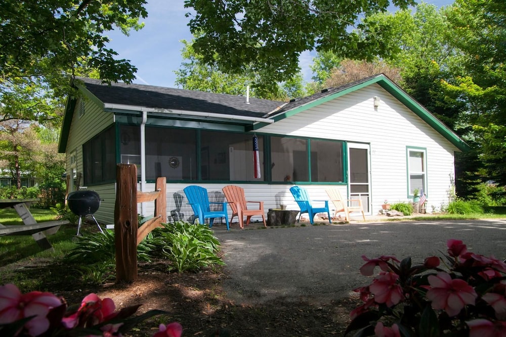 Goshorn Lake Cottages