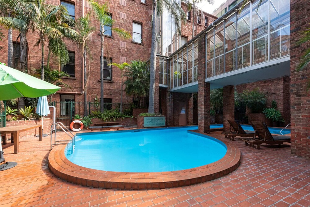 Quiet 2 Bedroom Apartment in Heritage Building in the CBD