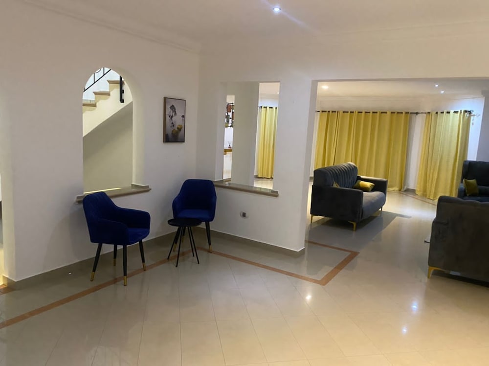 Trassaco Valley 5 Bedrooms mansion view 3