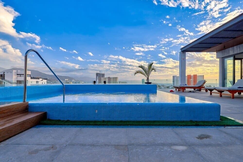 1BR Apartment - Private Balcony - Pool - Gym