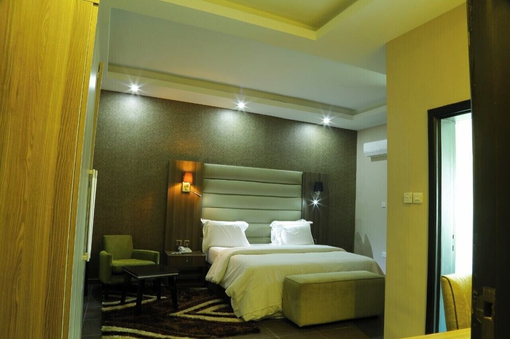 Nomsy Luxury Service Apartments