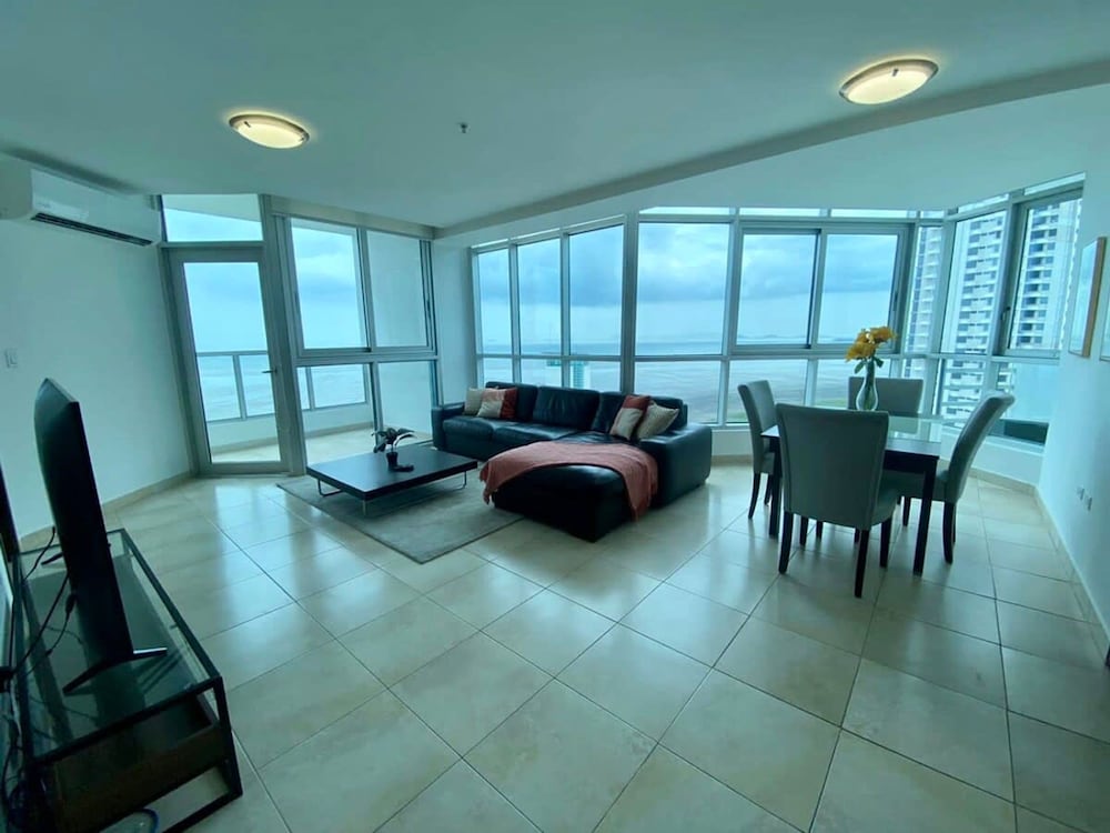 Mar Rojo I 2 Bedroom in Costa del Este