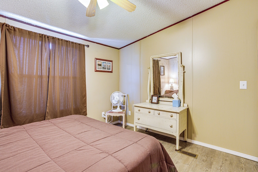 1 Mi to Lake Texoma: Peaceful Kingston Getaway