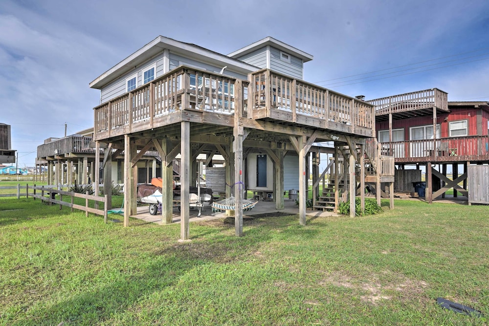 Colorful Texas Coast House w/ Beach Access! view 4