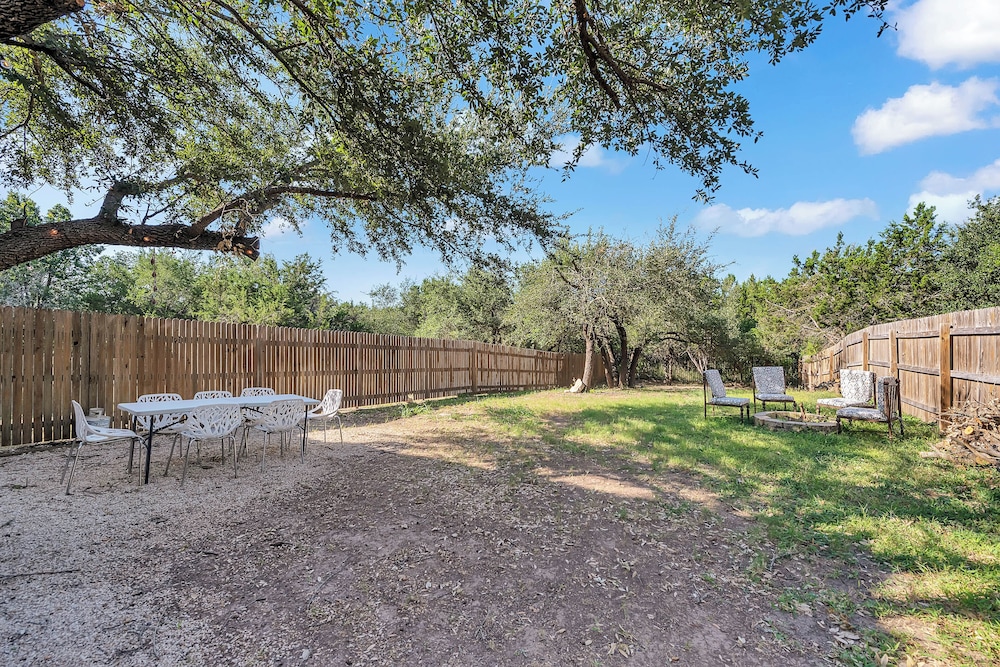 5 Mi to Lake Travis: Pet-friendly Home w/ Yard!