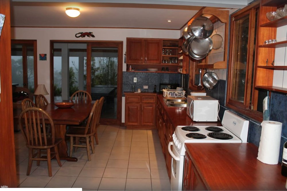CRParaiso Main House view 4