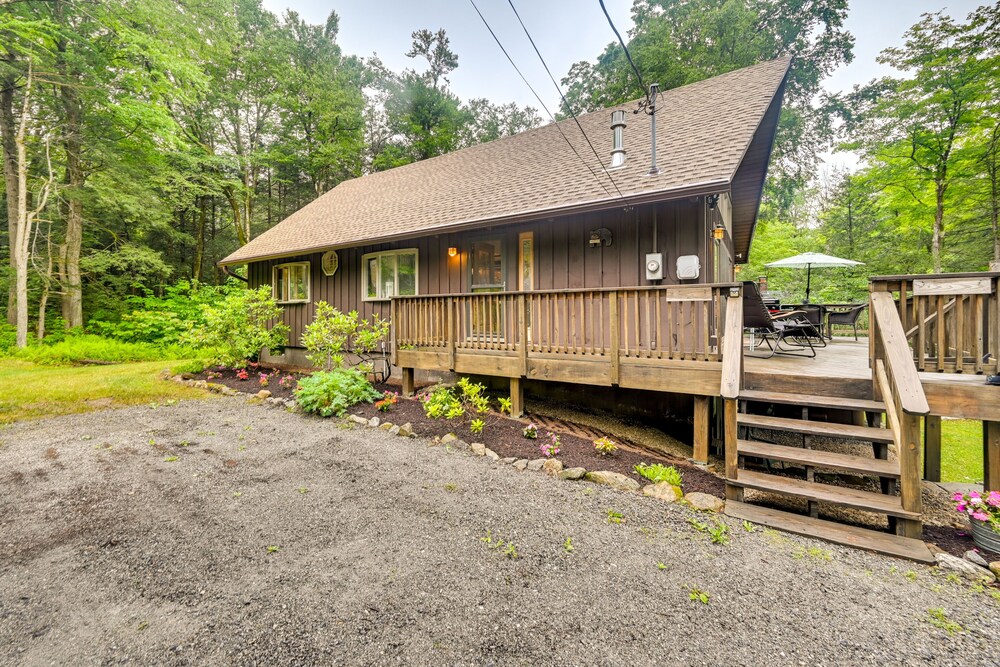 Tolland Cabin w/ Private Hot Tub & Grill!