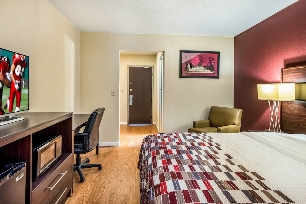 Red Roof Inn  Suites Wapakoneta - Property Image 27