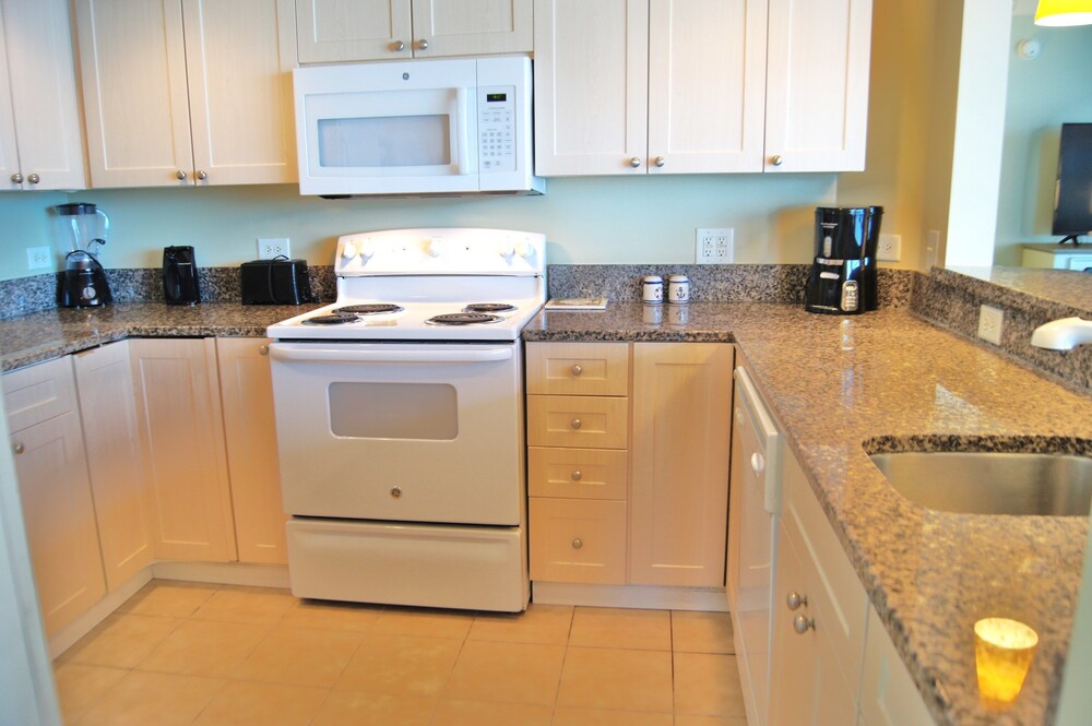 Seaside Resort 1003 3 Bedroom Condo by RedAwning