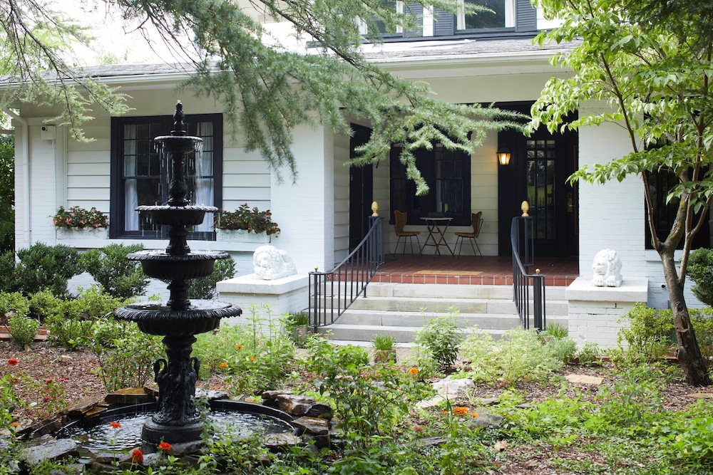 Frontporch Edenbrae - Overlooking Lush Gardens
