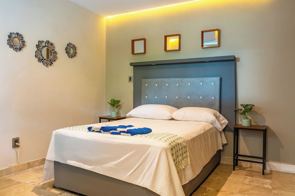 Family Condo with 3 BDR Pool & Hot tub