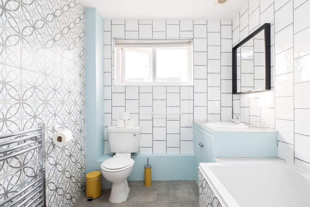 Bright 3 Bedroom House With Terrace, 16 Mins to Big Ben